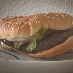 Dag 34. Min Whopper är nu lika gammal som Reklamburgaren.